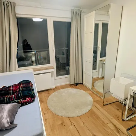 Kleines Zentrales Gästezimmer Mit Balkon&blick über Skyline Düsseldorf