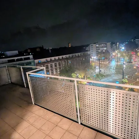 Kleines Zentrales Gästezimmer Mit Balkon&blick über Skyline * Düsseldorf