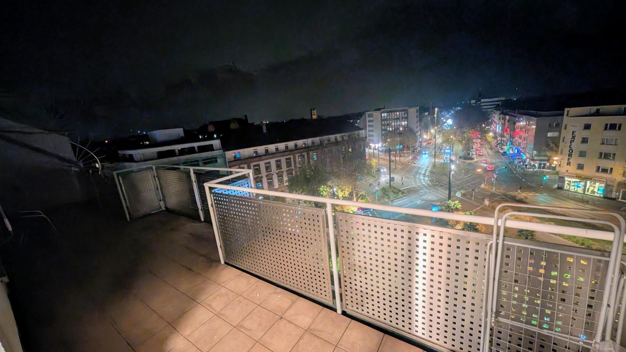 Kleines Zentrales Gästezimmer Mit Balkon&blick über Skyline * Düsseldorf